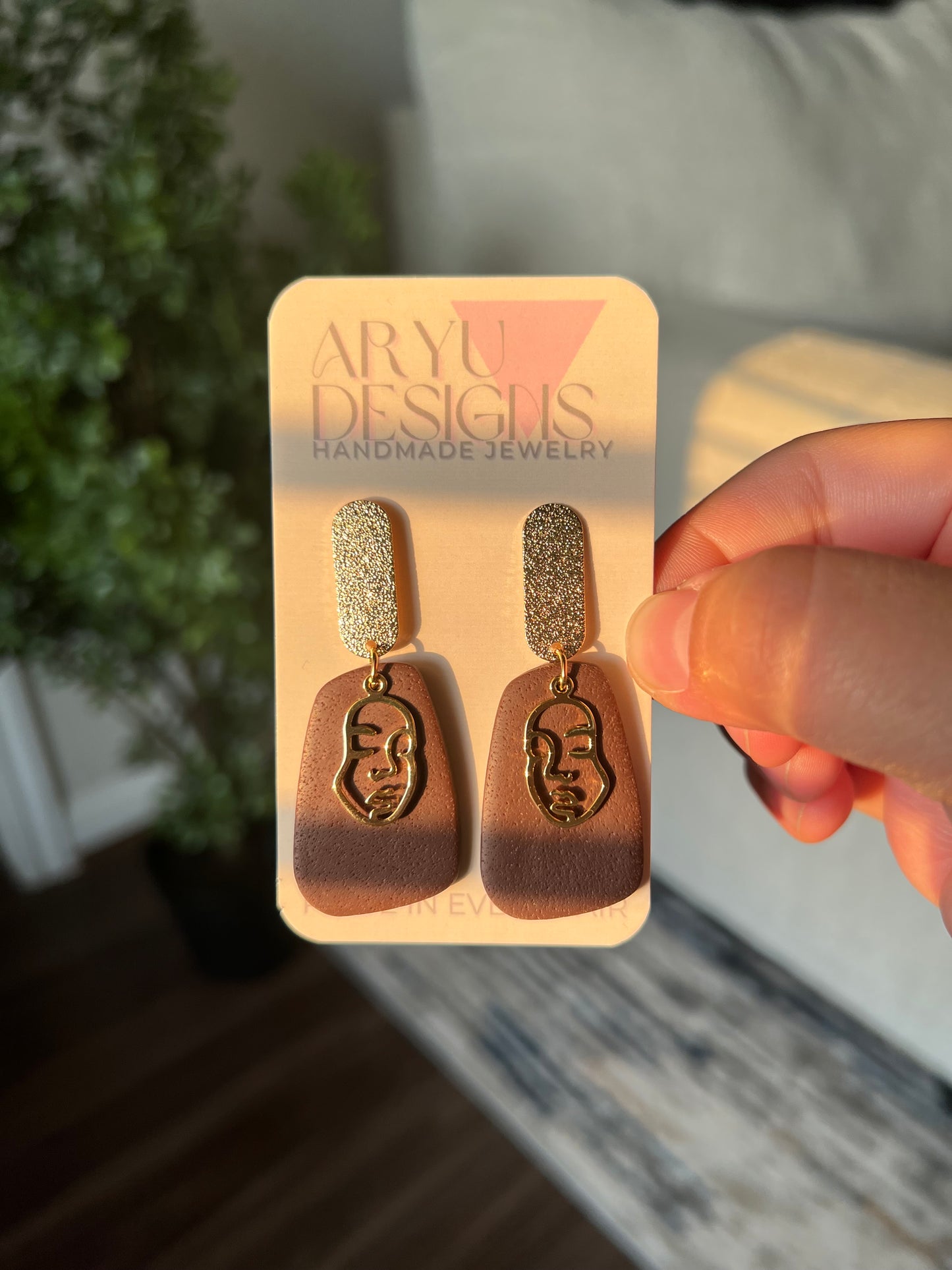 Face Outline Abstract Dangles - Espresso