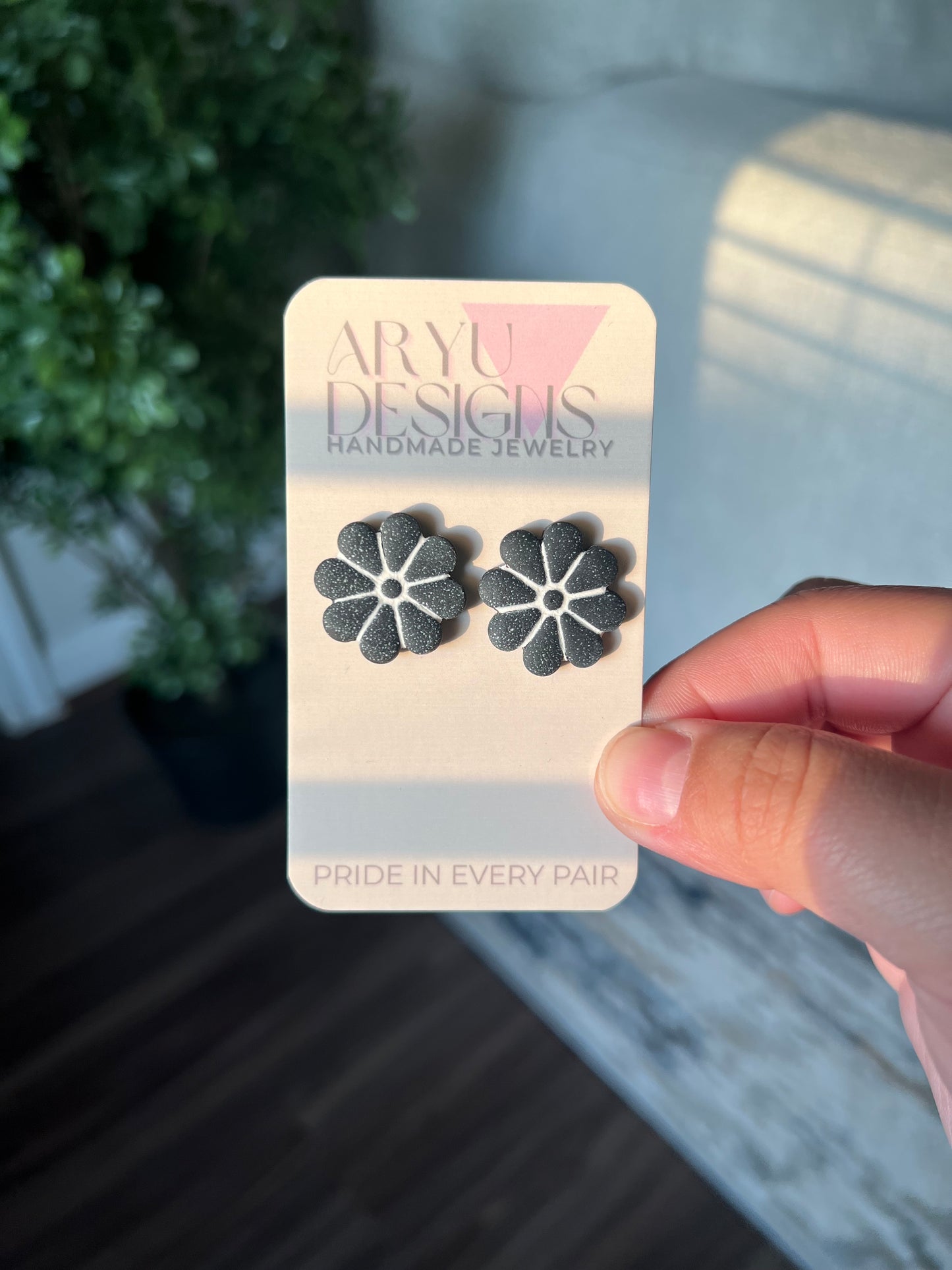 Flower Power Studs - Noir