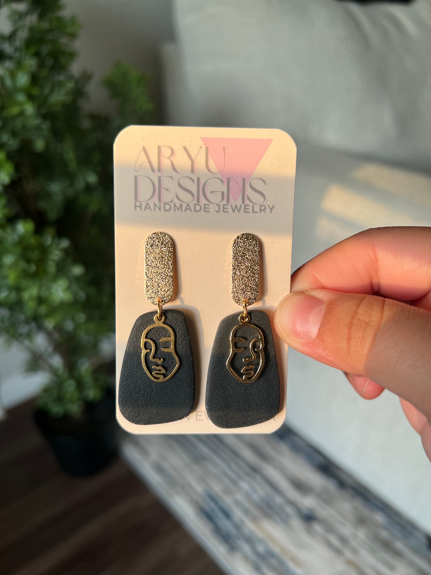 Face Outline Abstract Dangles - Noir