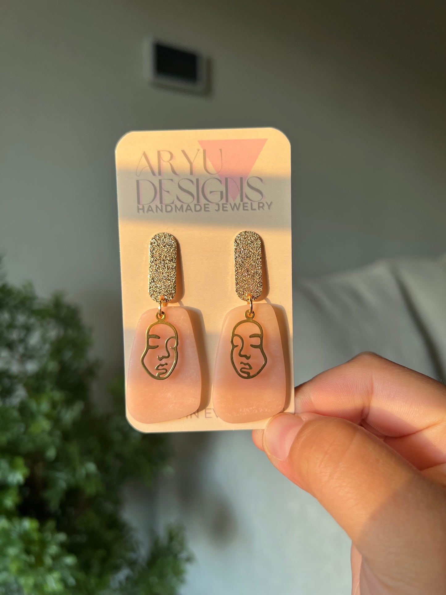 Face Outline Abstract Dangles - Blush (Translucent)