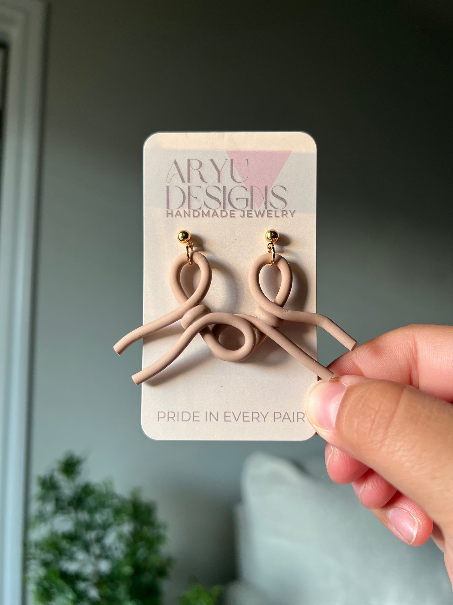 Bow’d Up Dangles - Oat