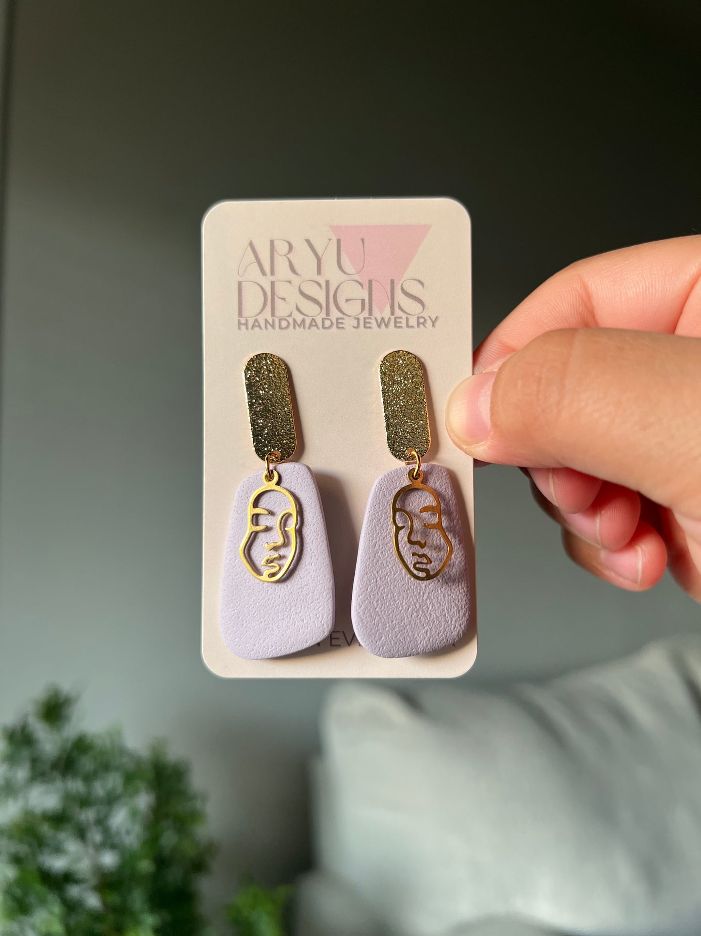 Face Outline Abstract Dangles - Lilac