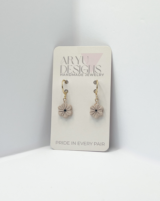 Bloom Dangle Huggies - Oat