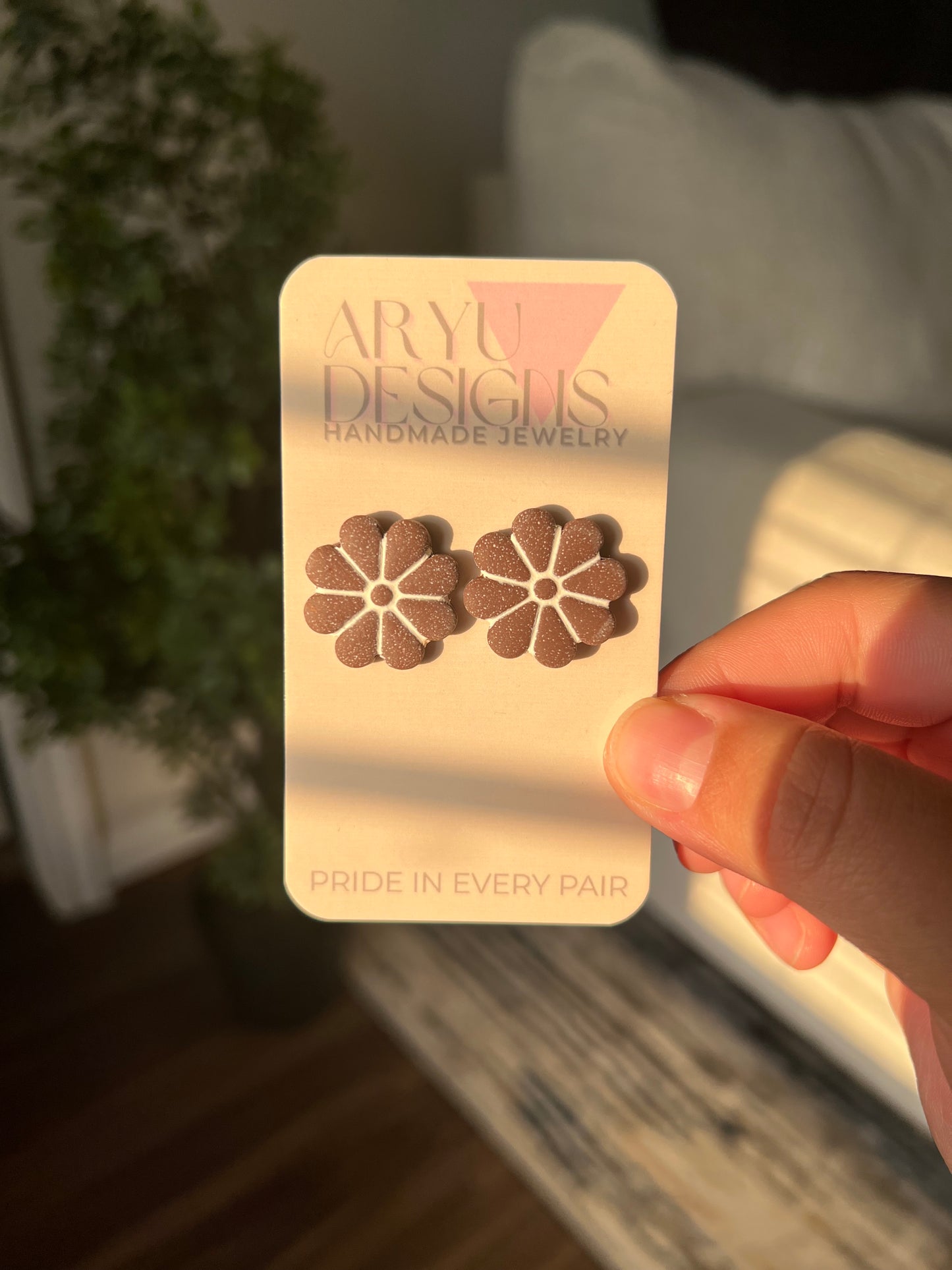 Flower Power Studs - Espresso