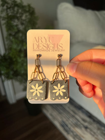 Papel Picado Gold Chain Dangles - Noir