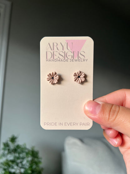 In Bloom Studs - Oat