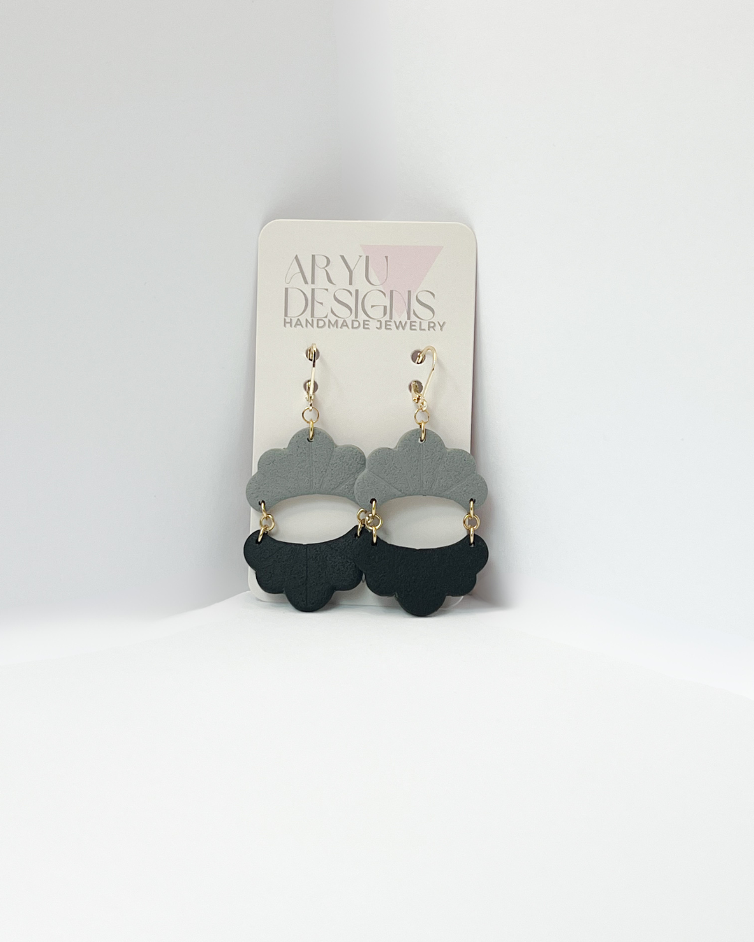 Two-Toned Scalloped Dangles - Noir/Concrete